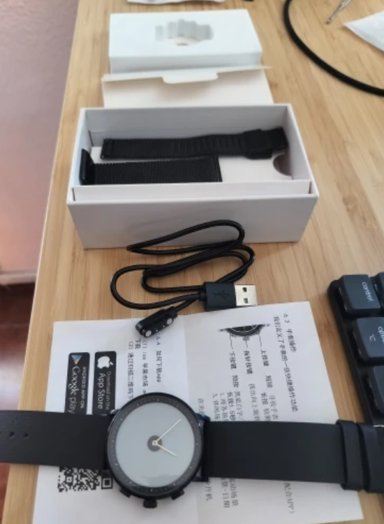 Hybrid Smartwatch - The world's first quartz movement hybrid