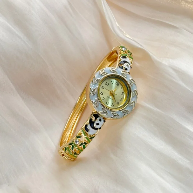 Panda Enamel Bangle Wristwatch - Vintage Digital Watch 评论和价格